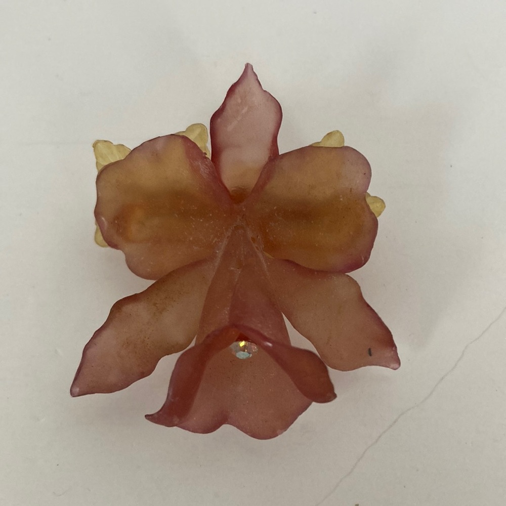 Z14 Costume jewelry- Purplish colored flower with green leave brooch.